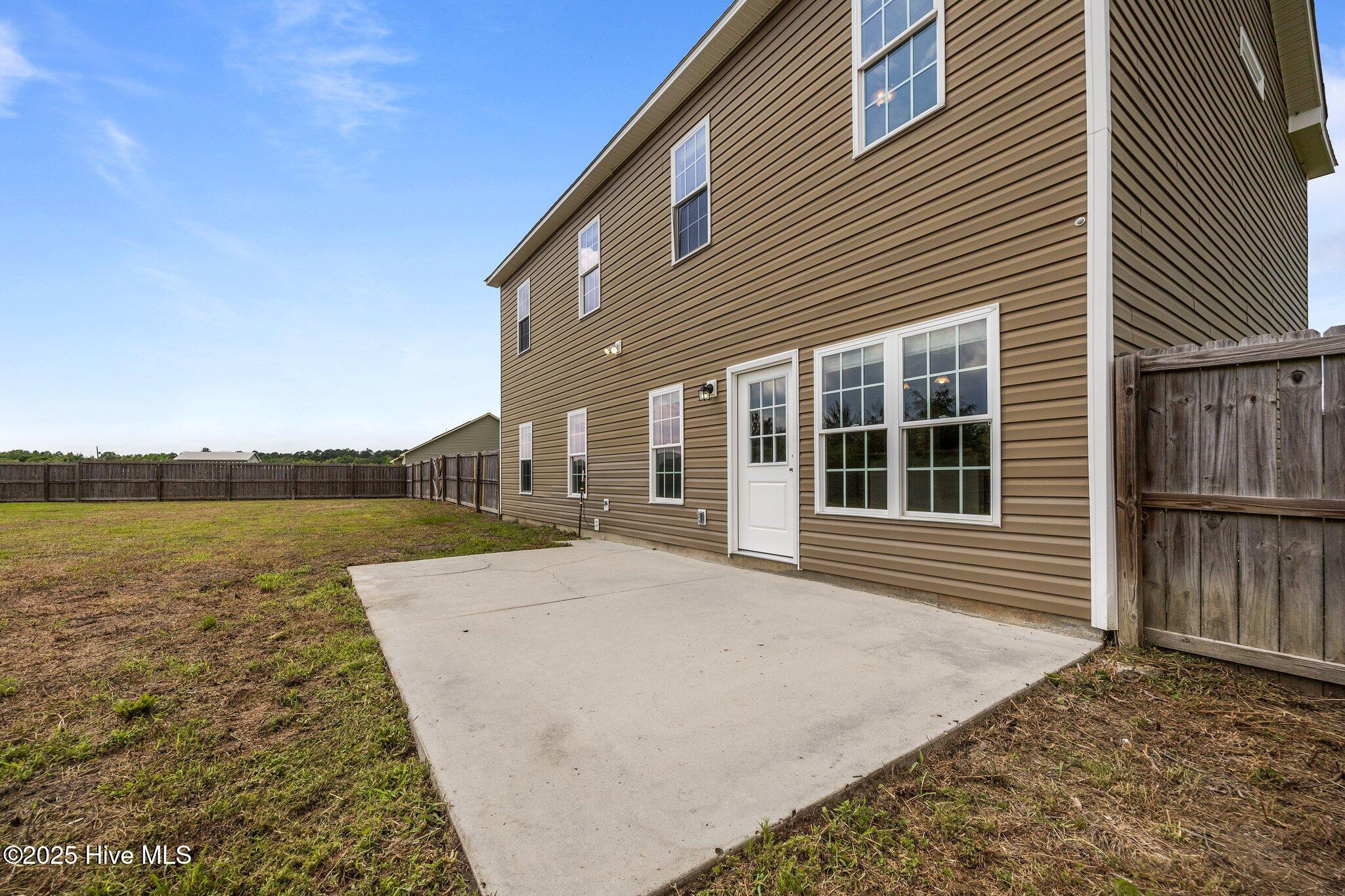 305 Spring Maple Way Richlands, NC 28574 - Photo 17 of 52 50-web-or-mls-IMG_9139