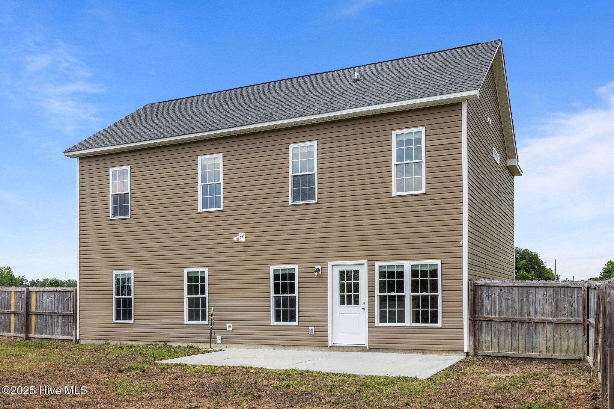 305 Spring Maple Way Richlands, NC 28574 - Photo 18 of 52 49-web-or-mls-IMG_9137