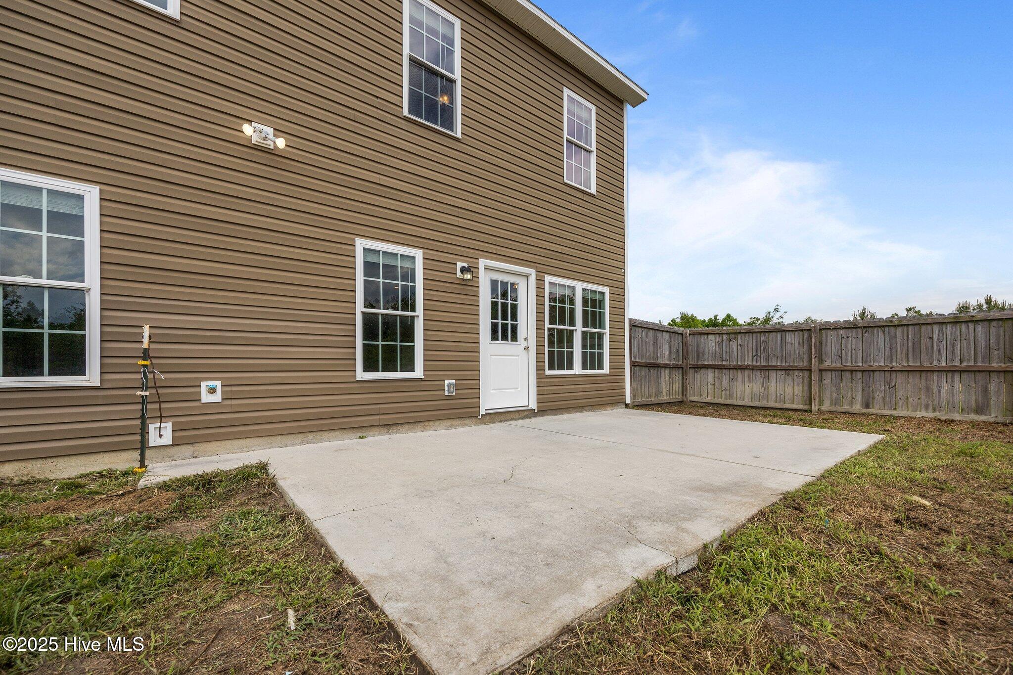 305 Spring Maple Way Richlands, NC 28574 - Photo 21 of 52 51-web-or-mls-IMG_9145