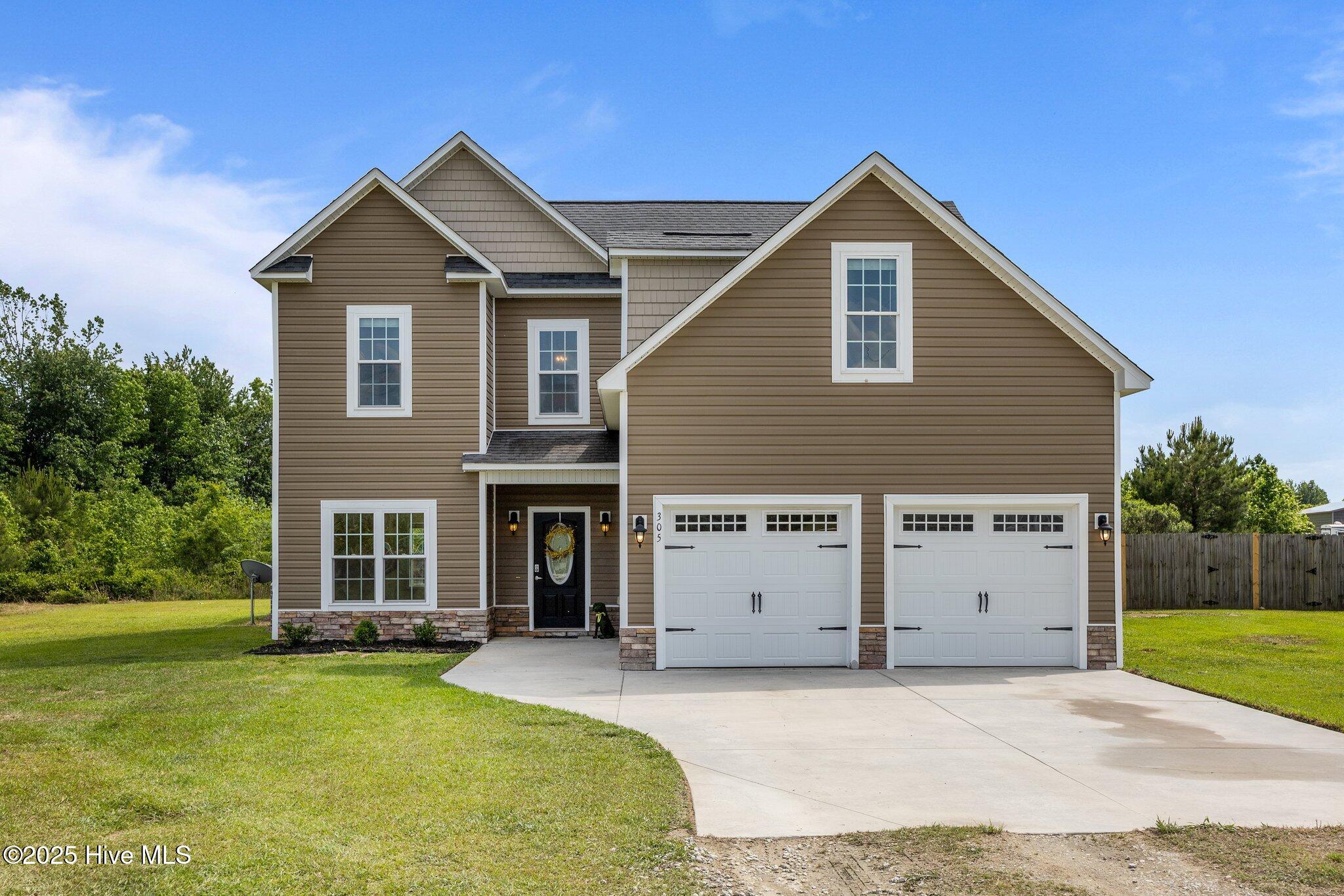 305 Spring Maple Way Richlands, NC 28574 - Photo 3 of 52 3-web-or-mls-IMG_9115