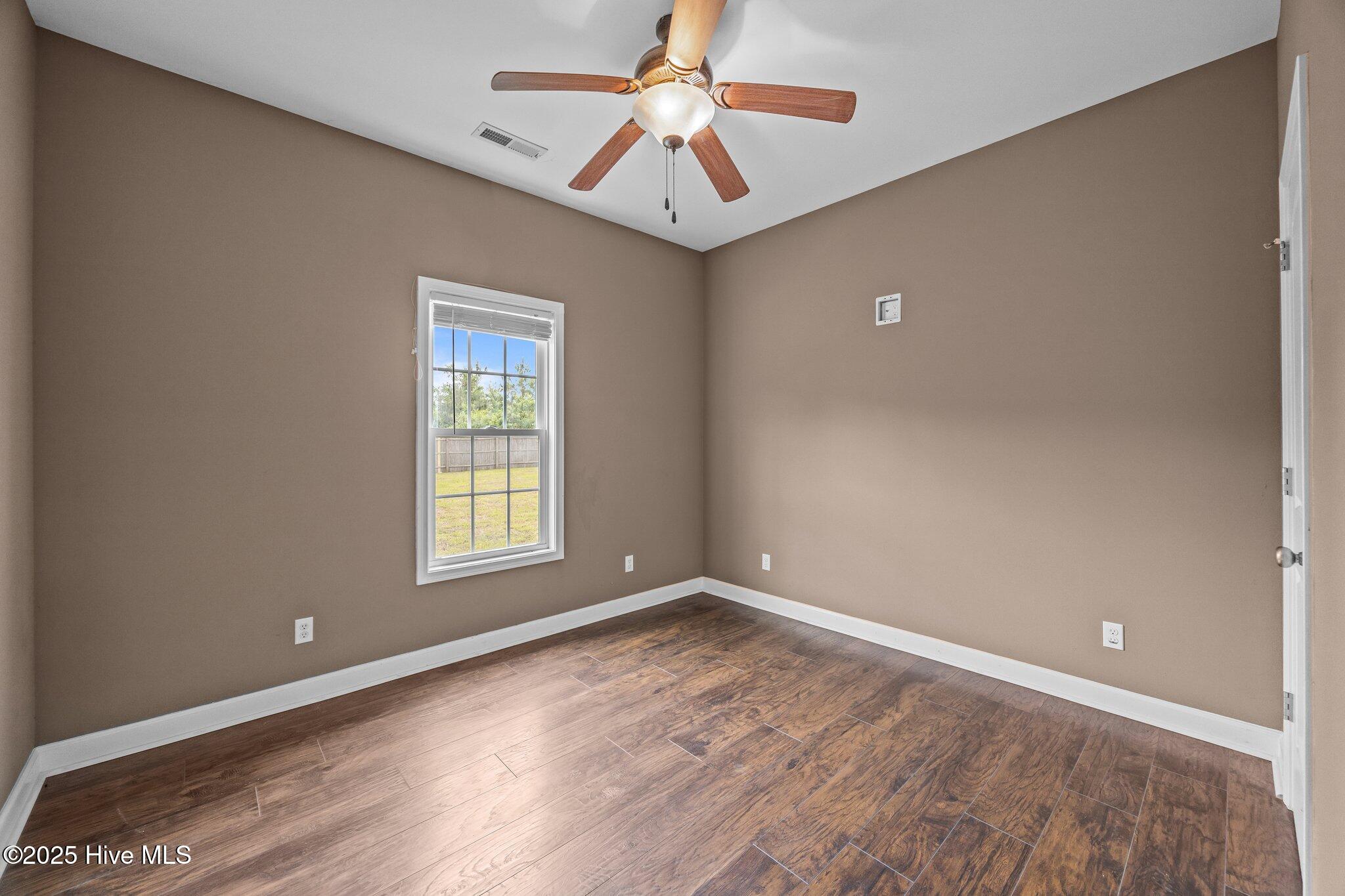 305 Spring Maple Way Richlands, NC 28574 - Photo 33 of 52 25-web-or-mls-IMG_8957