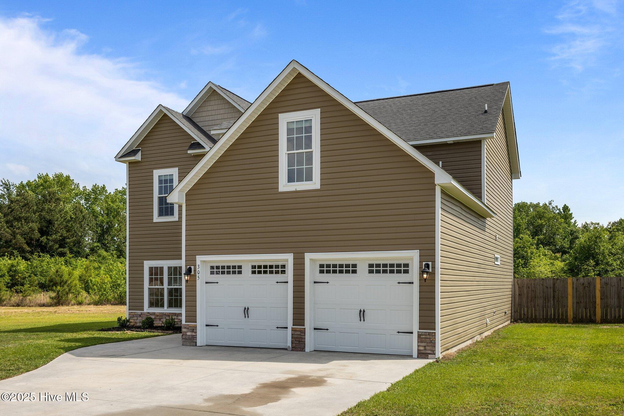 305 Spring Maple Way Richlands, NC 28574 - Photo 5 of 52 5-web-or-mls-IMG_9121