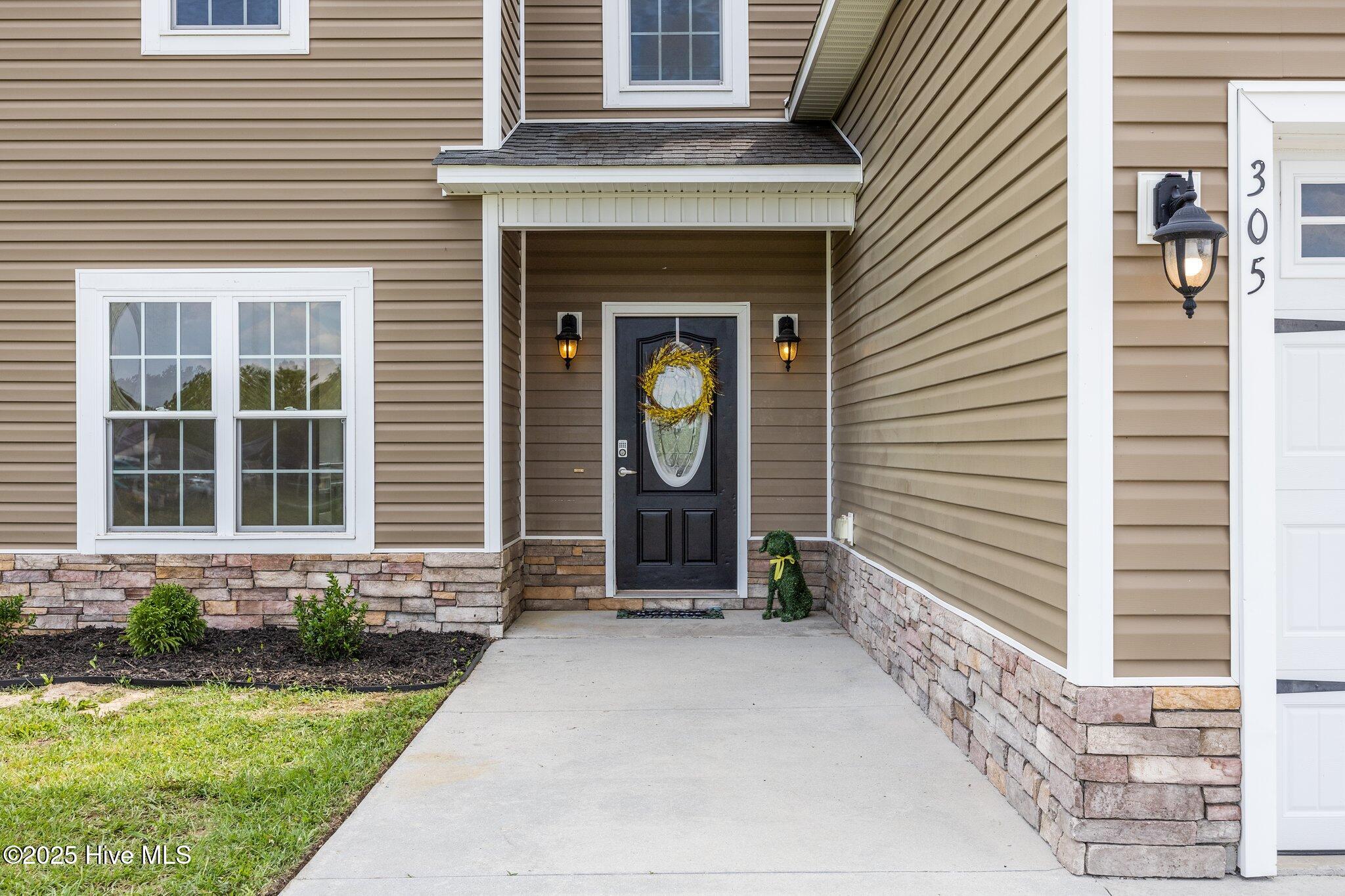 305 Spring Maple Way Richlands, NC 28574 - Photo 6 of 52 45-web-or-mls-IMG_9122