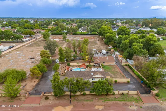 a house view with a outdoor space