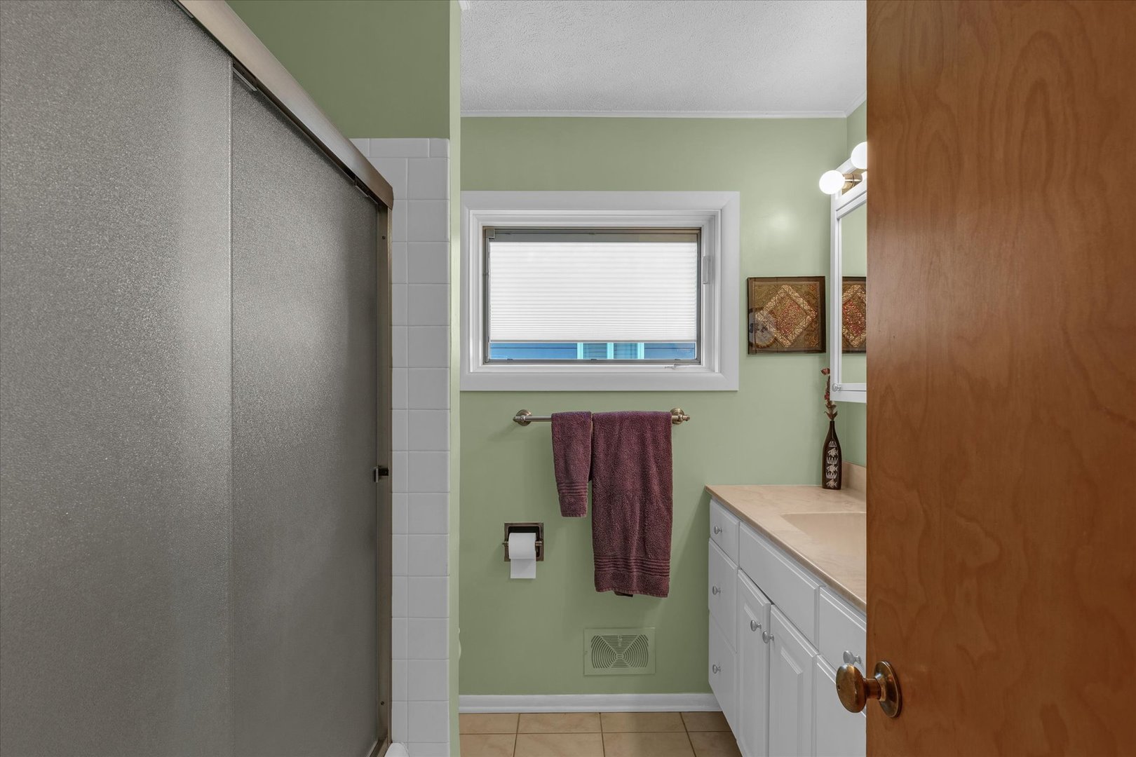 1505 Alma Drive Champaign, IL 61820 - Photo 25 of 50 a bathroom with a bathtub and a window