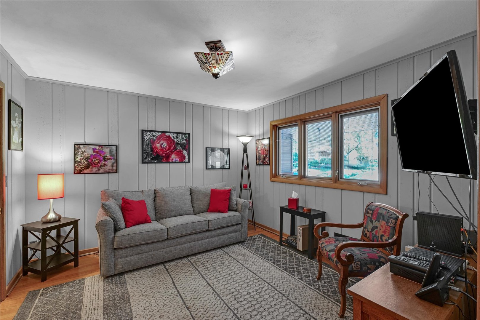 1505 Alma Drive Champaign, IL 61820 - Photo 29 of 50 a living room with furniture and a flat screen tv