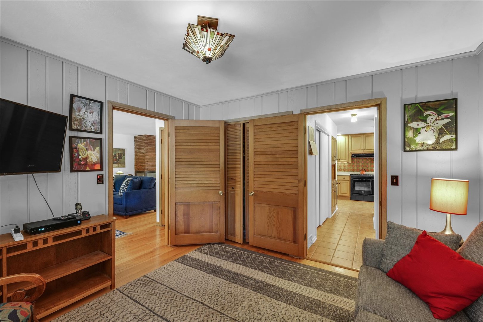 1505 Alma Drive Champaign, IL 61820 - Photo 30 of 50 a living room with furniture and a flat screen tv
