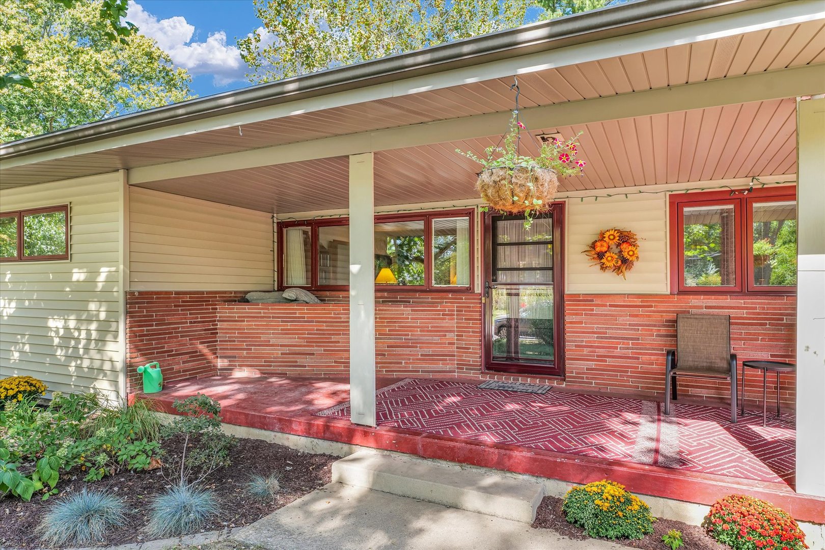 1505 Alma Drive Champaign, IL 61820 - Photo 4 of 50 a front view of a house