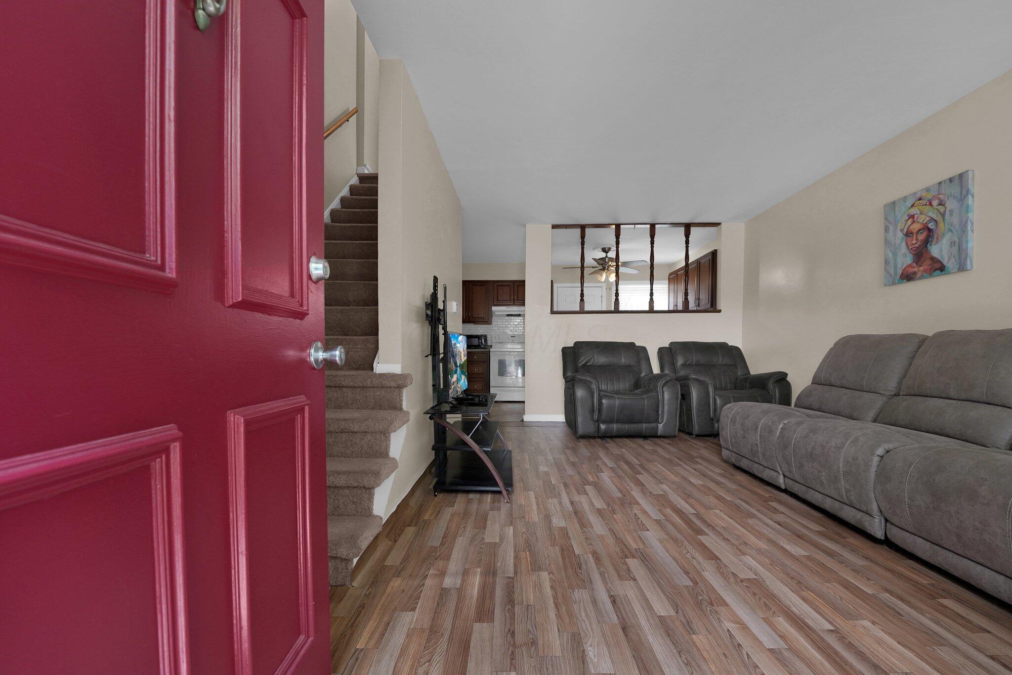 5738 Beechcroft Road, Unit L Columbus, OH 43229 - Photo 2 of 25 2-web-or-mls-5738-beechcroft-rd-unit-l