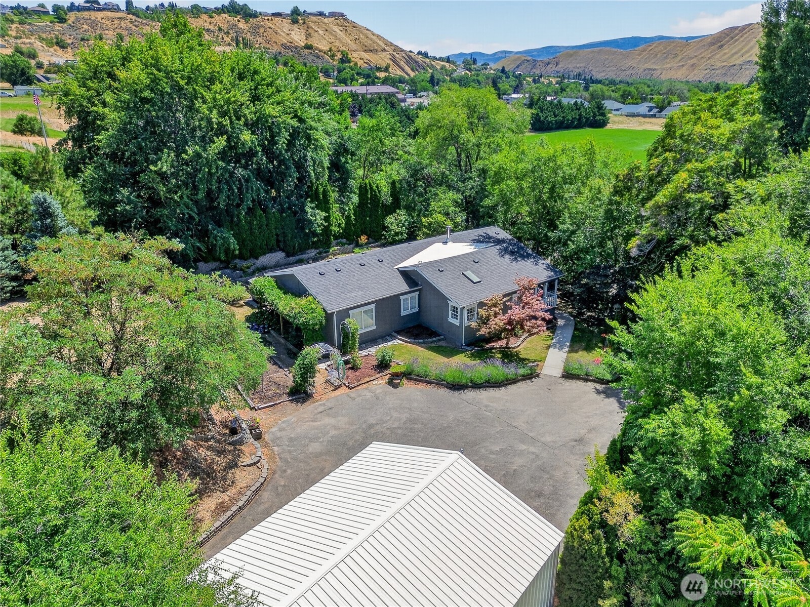 1800 Lower Monitor Road Wenatchee, WA 98801 - Photo 2 of 23