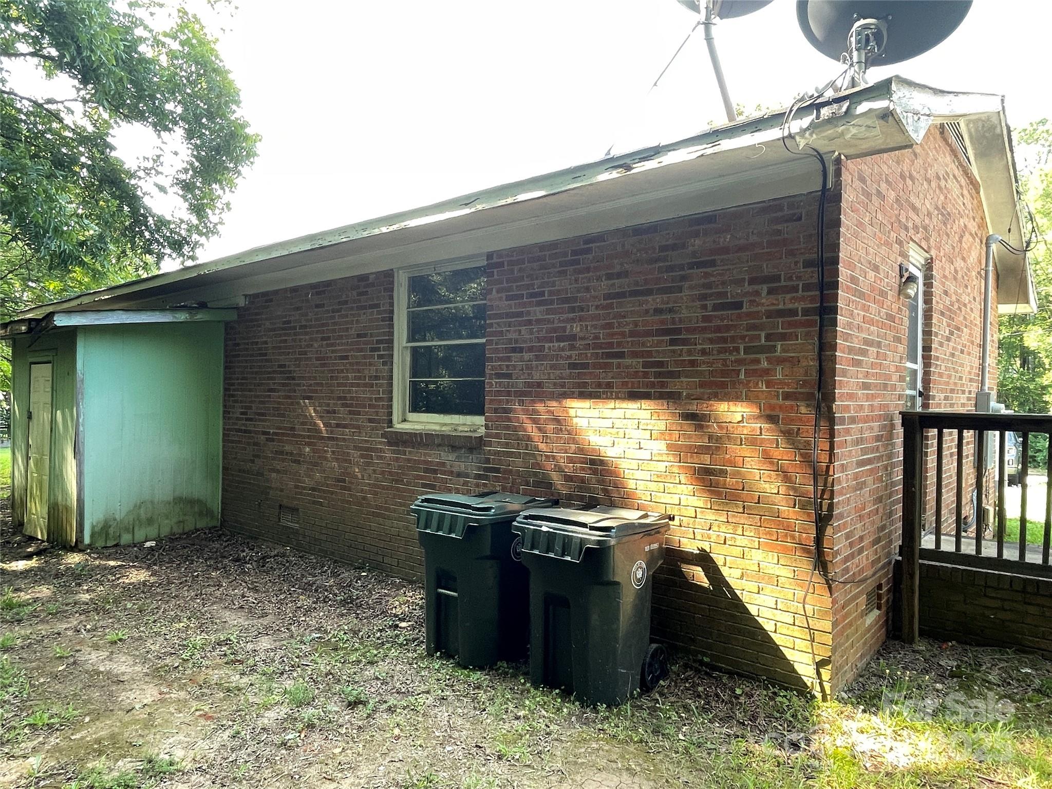 28 Maiden Lane York, SC 29745 - Photo 4 of 22 a backyard of a house