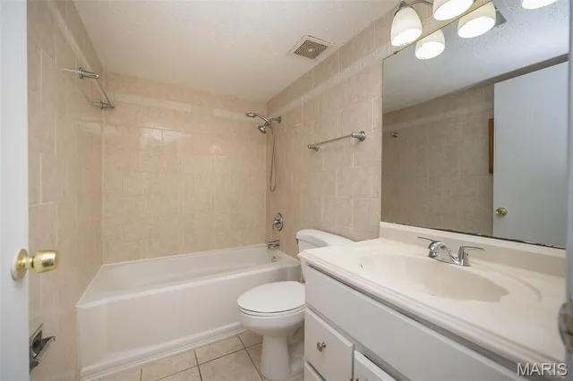 $275,000 | 2168 Bantry Court, Chesterfield, MO 63017