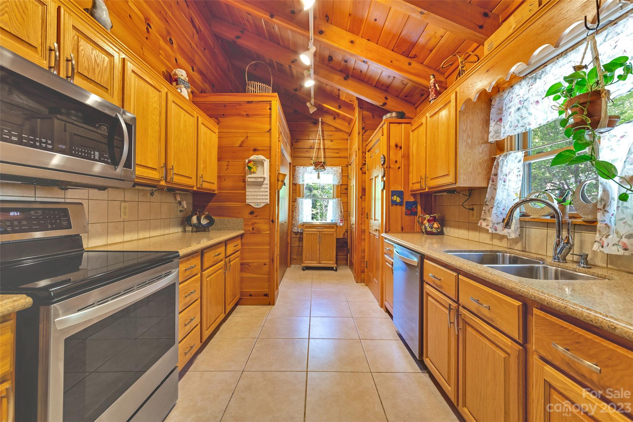 928 Deer Ridge Trail Marion, NC 28752 - Photo 10 of 37 Gallery Image 10