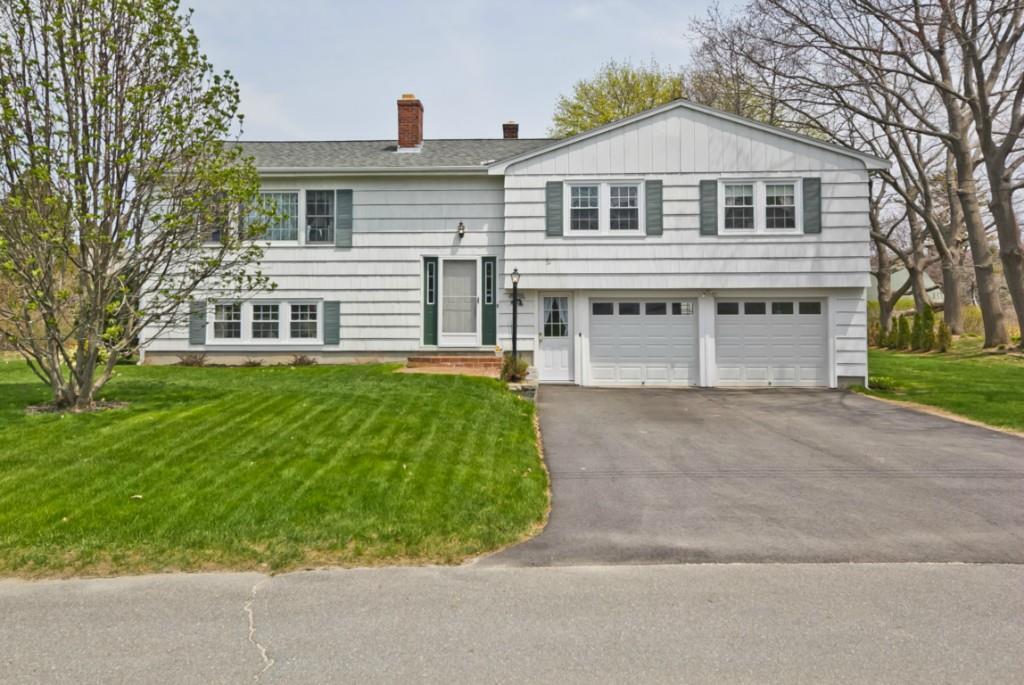 2 Highview Road Cape Elizabeth, ME 04107 - Photo 1 of 29 Photo