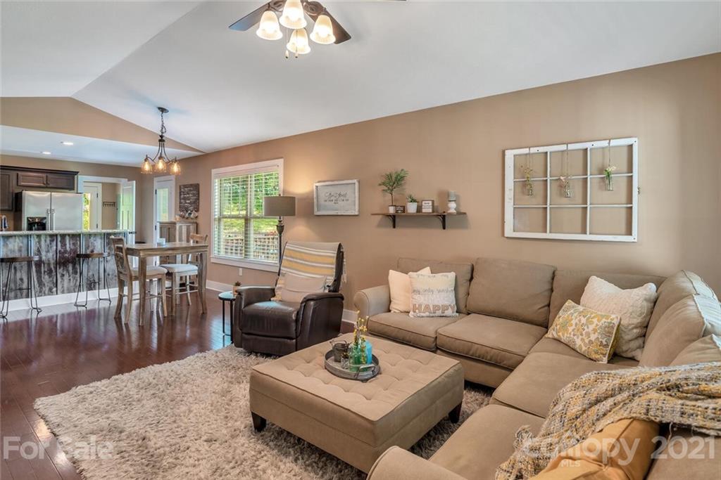 993 Bee Tree Road Swannanoa, NC 28778 - Photo 5 of 35 Gallery Image 5