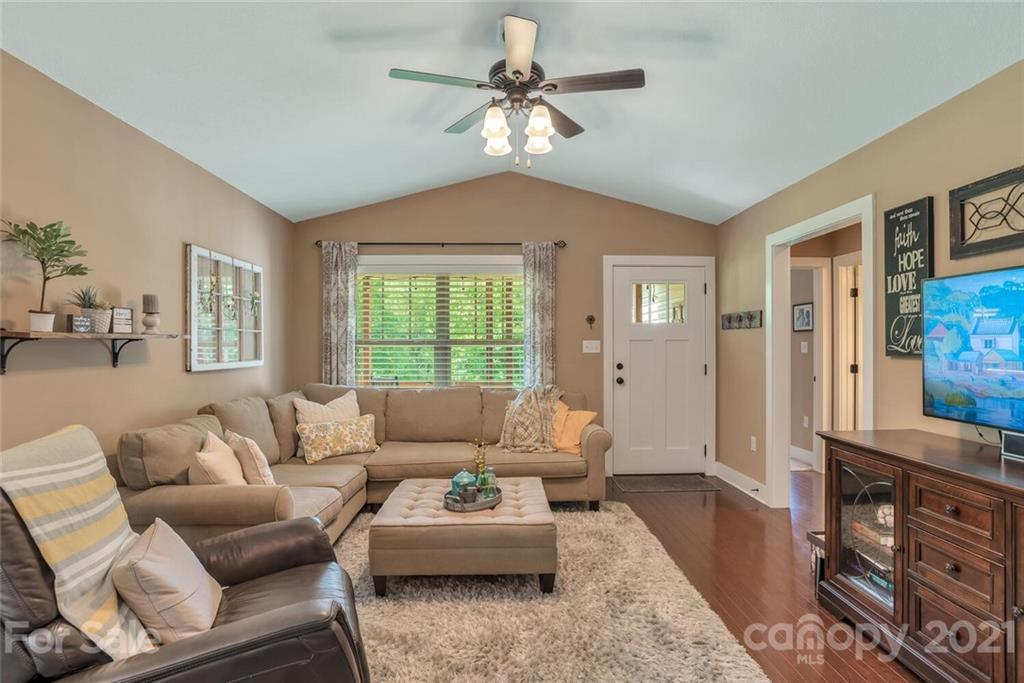 993 Bee Tree Road Swannanoa, NC 28778 - Photo 6 of 35 Gallery Image 6