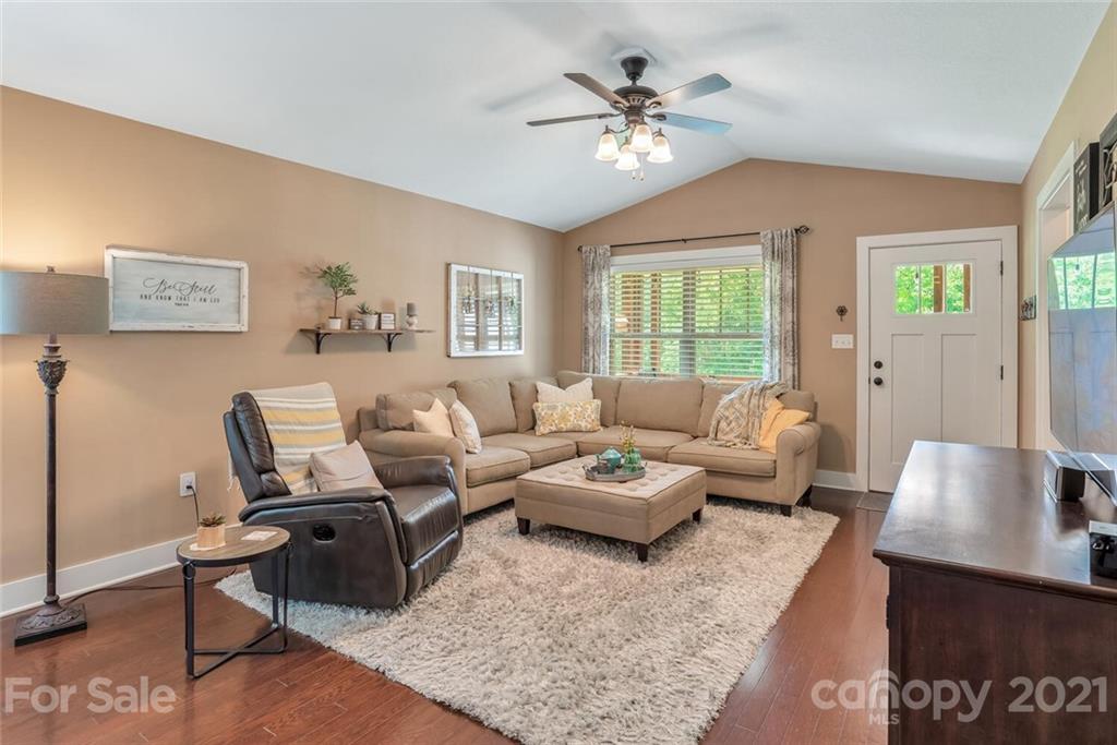 993 Bee Tree Road Swannanoa, NC 28778 - Photo 7 of 35 Gallery Image 7