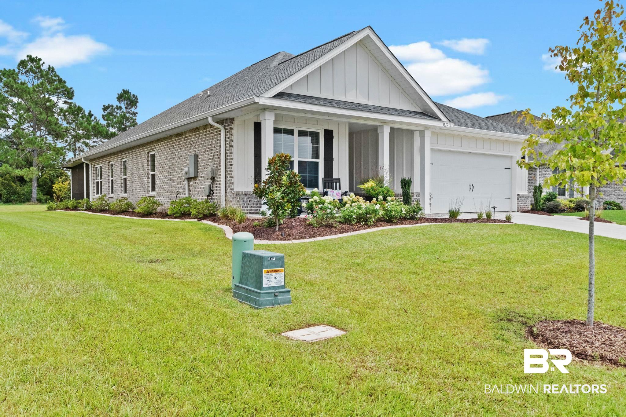 9815 Lakeview Drive Foley, AL 36535 - Photo 5 of 100 Craftsman-style house with a front lawn