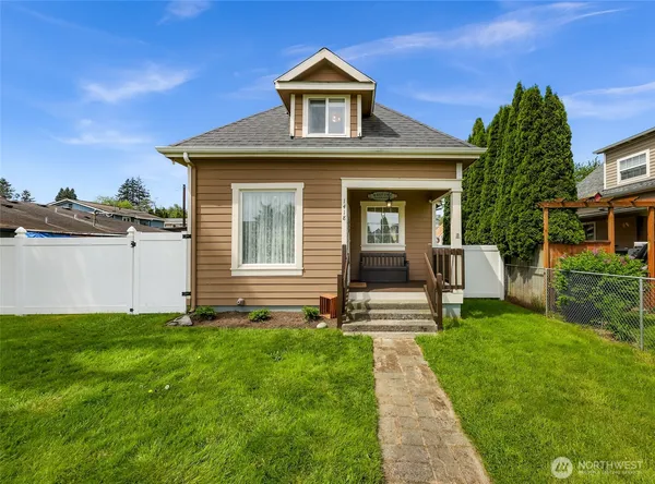 $575,000 | 1418 Maple Street, Everett, WA 98201