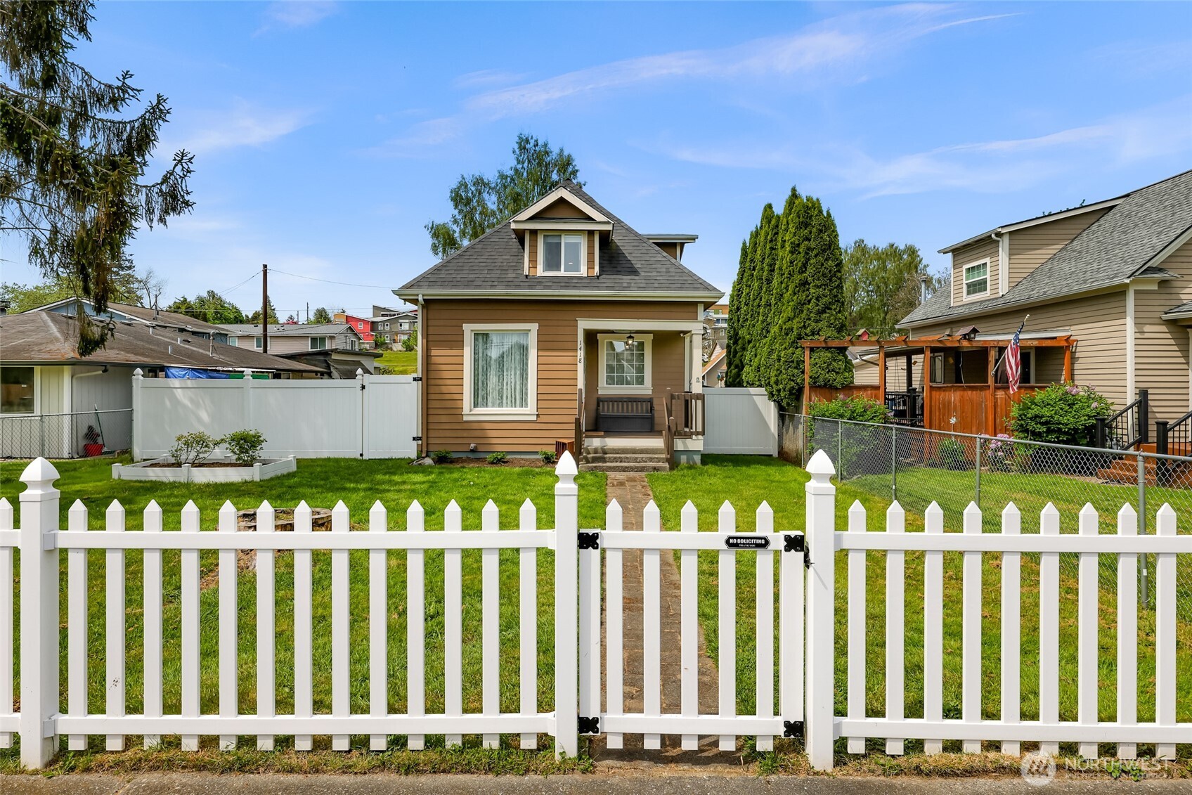 1418 Maple Street Everett, WA 98201 - Photo 2 of 36
