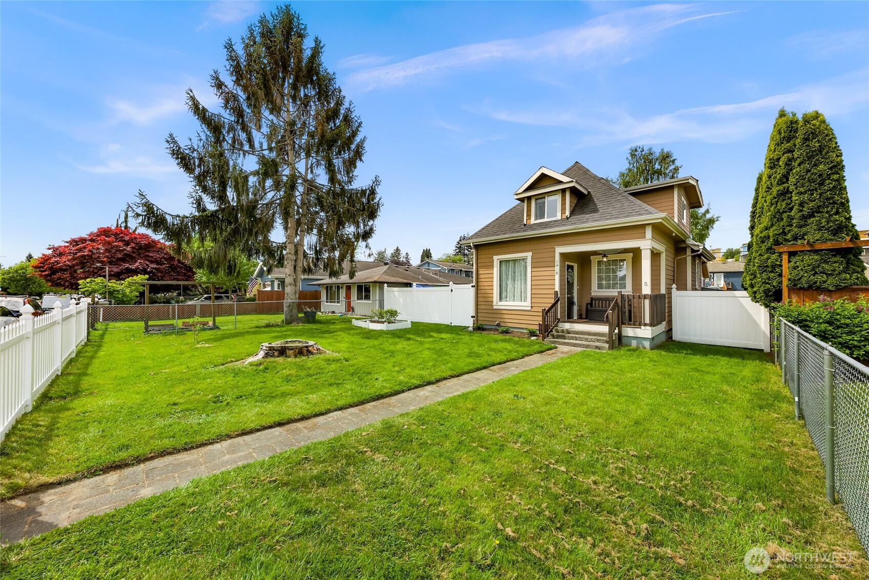 1418 Maple Street Everett, WA 98201 - Photo 3 of 36