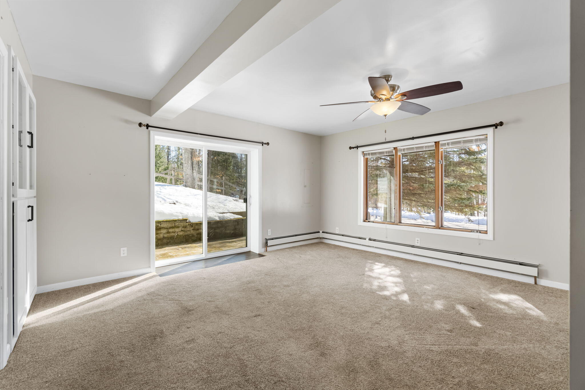 5500 Oley Lake Road Gaylord, MI 49735 - Photo 8 of 44 Livingroom