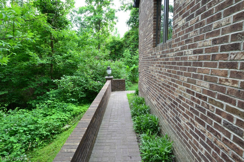 12488 Woodin Road Chardon, OH 44024 - Photo 3 of 15 Gallery Image 3