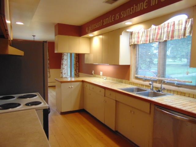 1234 North State Road Ithaca, MI 48847 - Photo 9 of 47 1888927-8.JPG