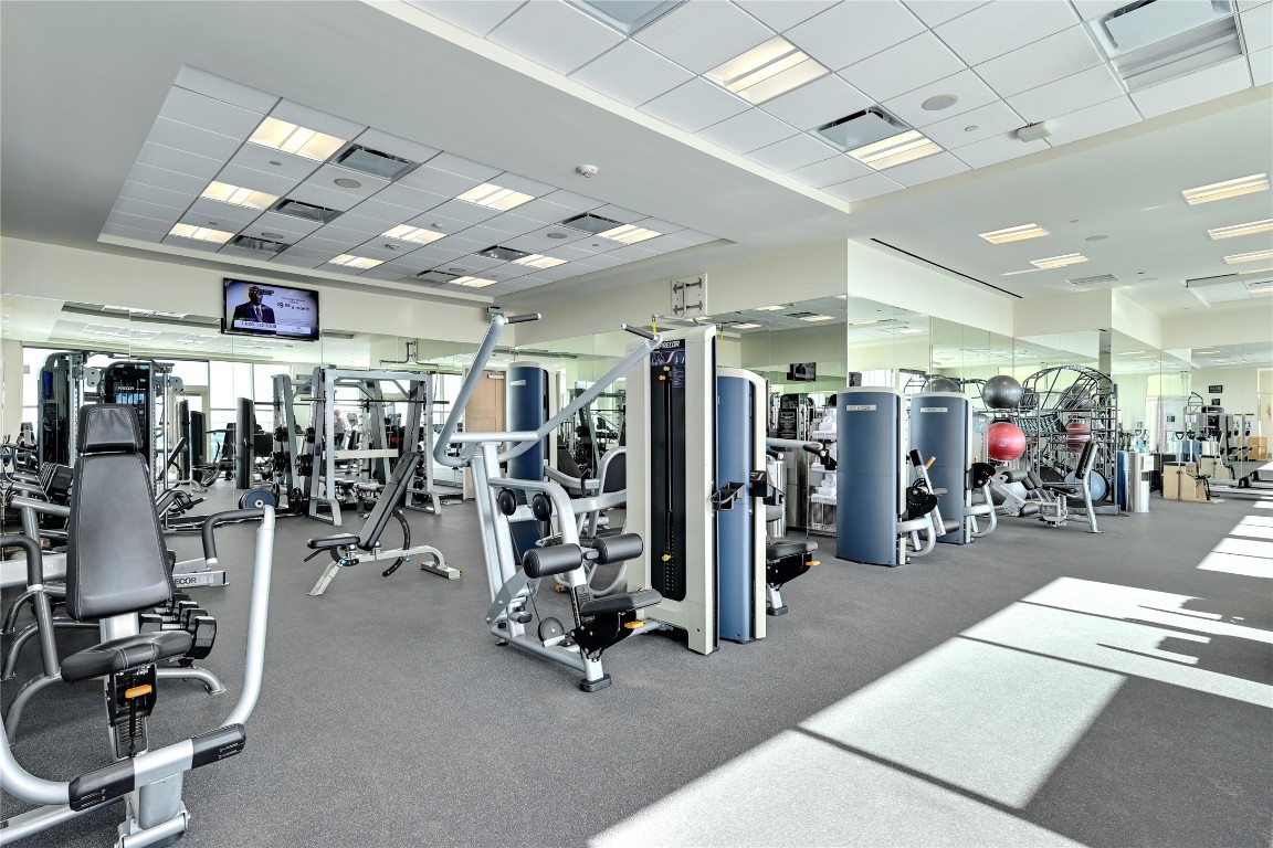 98 San Jacinto Boulevard, Unit 904 Austin, TX 78701 - Photo 20 of 30 a view of a room with gym equipment