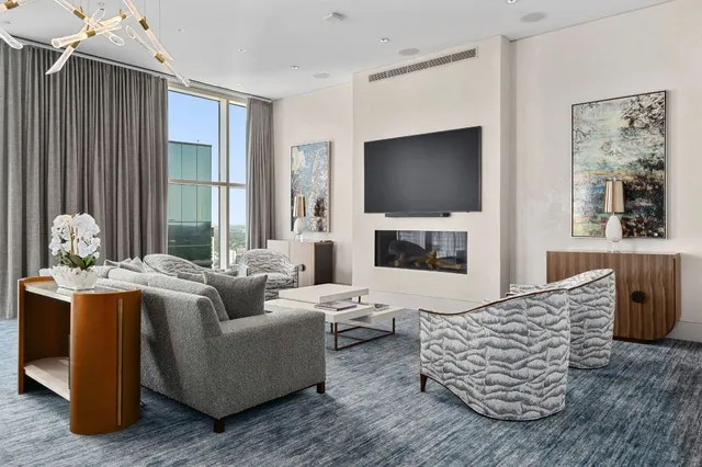 $1,195,000 | 98 San Jacinto Boulevard, Unit 904, Austin, TX 78701