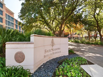 $1,195,000 | 98 San Jacinto Boulevard, Unit 904, Austin, TX 78701