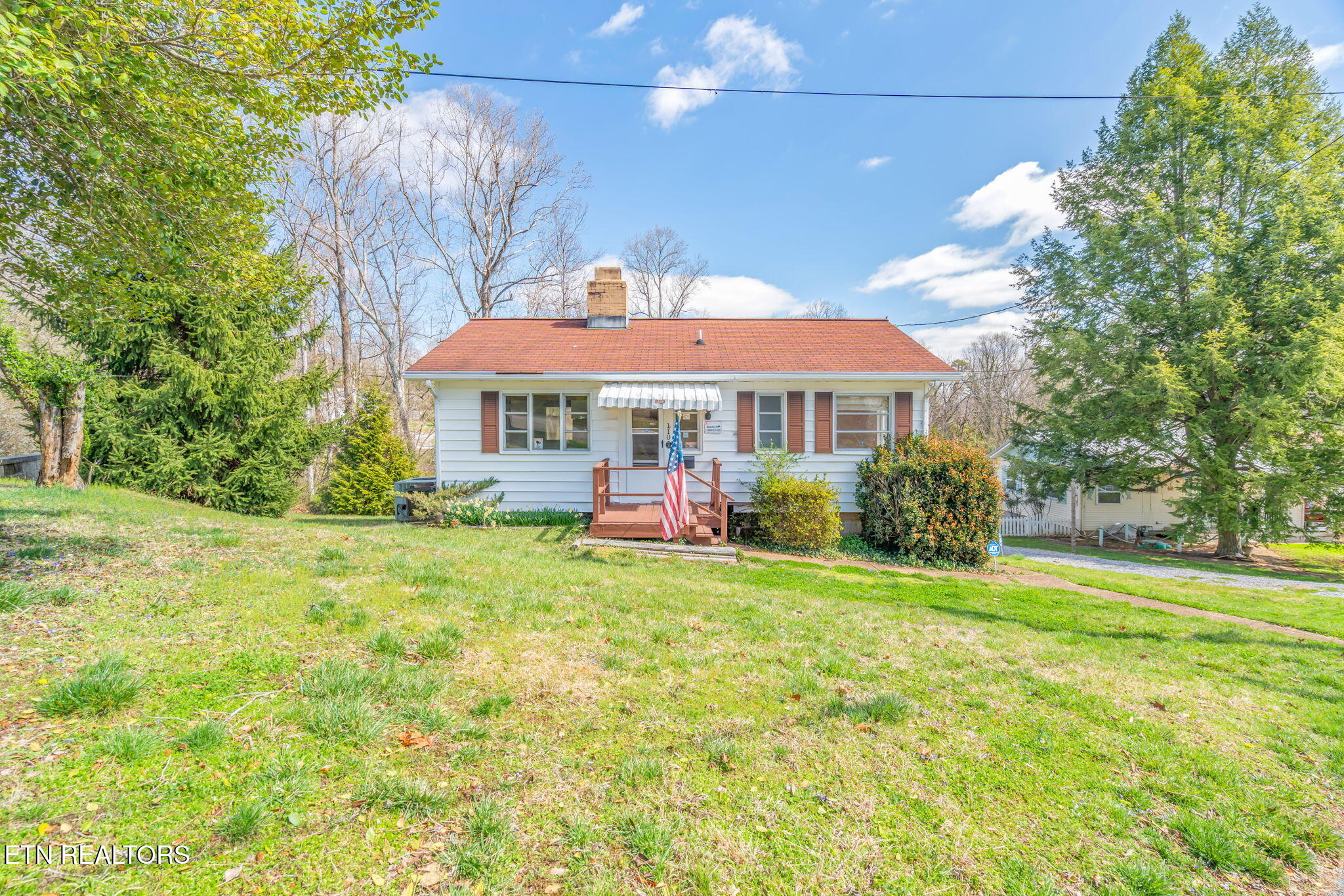 110 Tabor Road Oak Ridge, TN 37830 - Photo 3 of 30 2-web-or-mls-110 Tabor Road-3