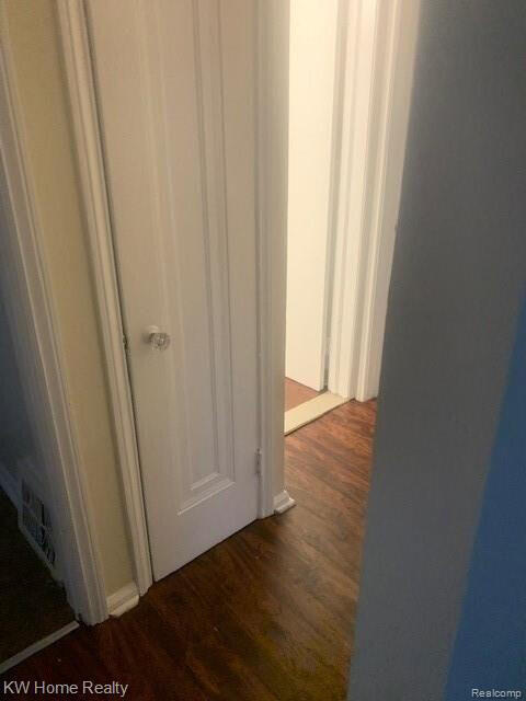 9451 Camley Street Detroit, MI 48224 - Photo 3 of 10 9451 Hallway