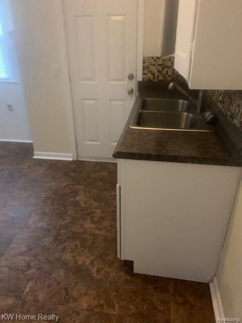 9451 Camley Street Detroit, MI 48224 - Photo 7 of 10 9451 Kitchen