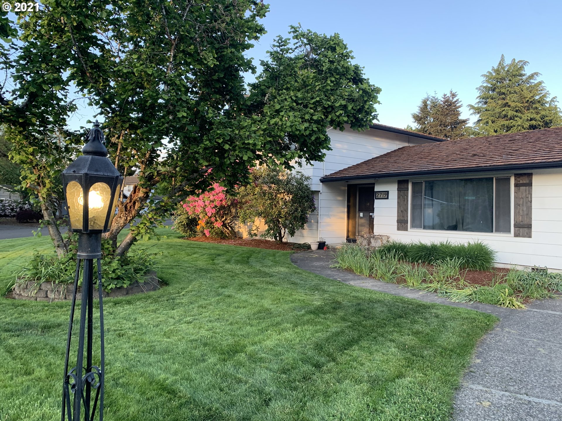 2719 Burlington Avenue Springfield, OR 97477 - Photo 5 of 31 Gallery Image 5
