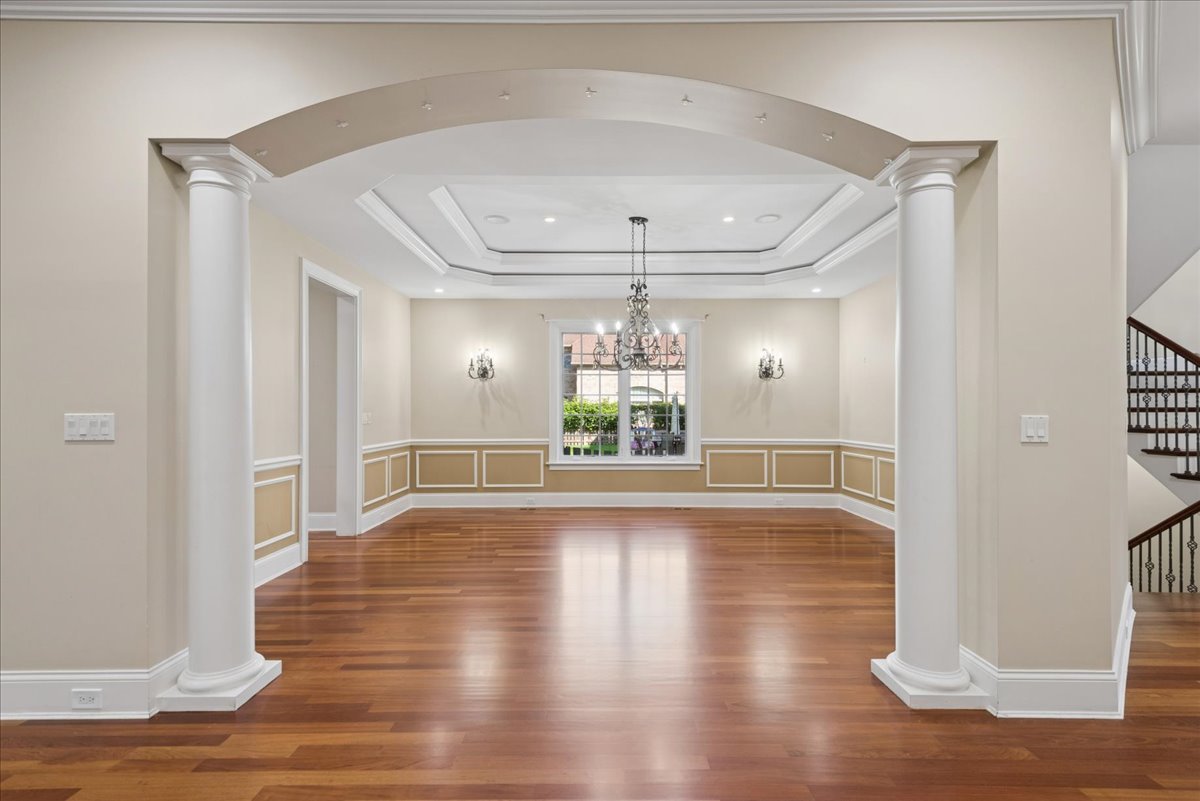 580 Greenwood Road Northbrook, IL 60062 - Photo 4 of 57