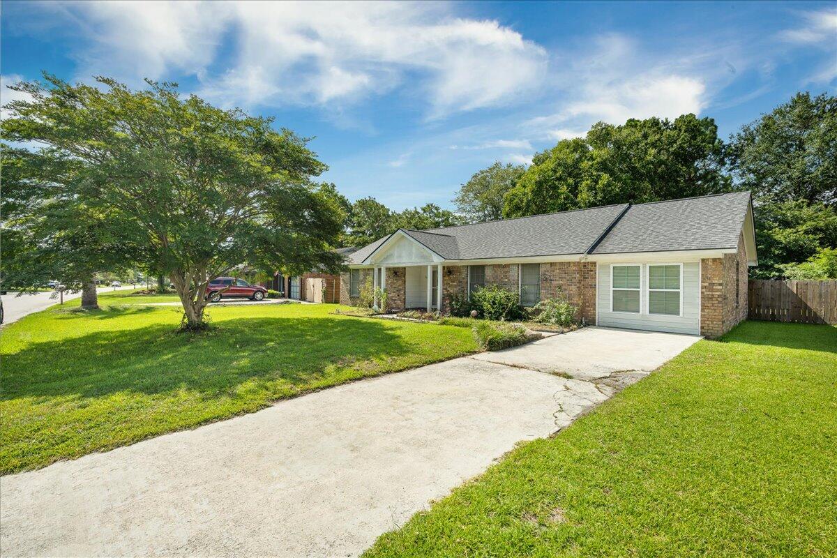 202 Longleaf Road Summerville, SC 29486 - Photo 1 of 14 02-Sara Barclay Photography LLC_0-2