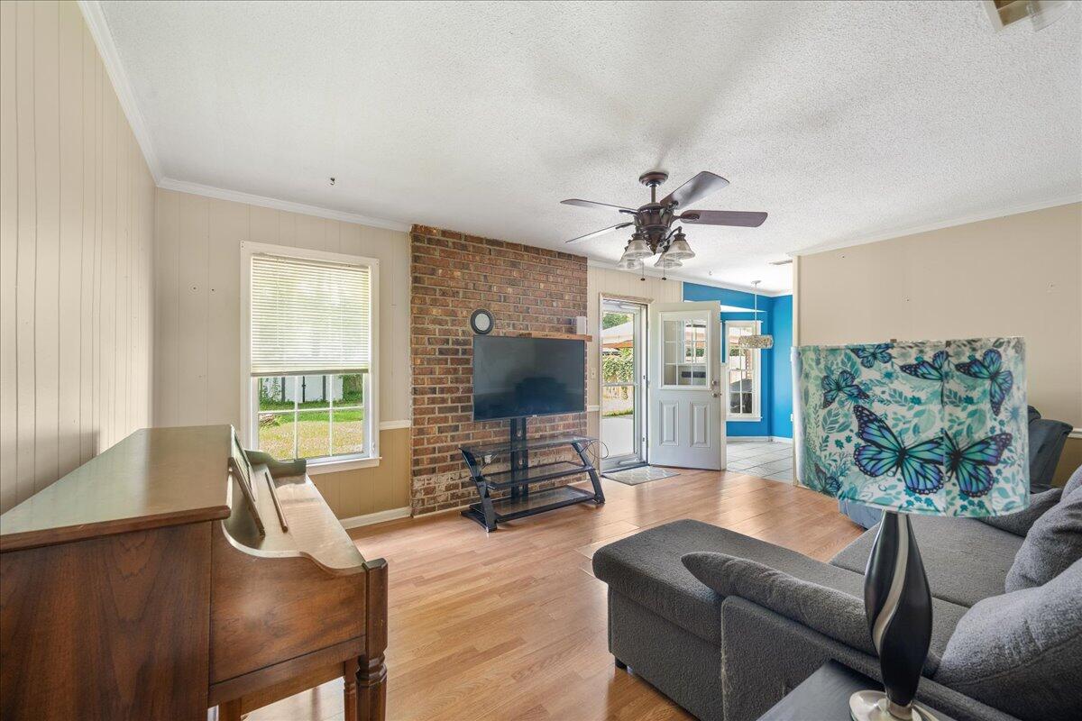 202 Longleaf Road Summerville, SC 29486 - Photo 3 of 14 07-Sara Barclay Photography LLC_0-15