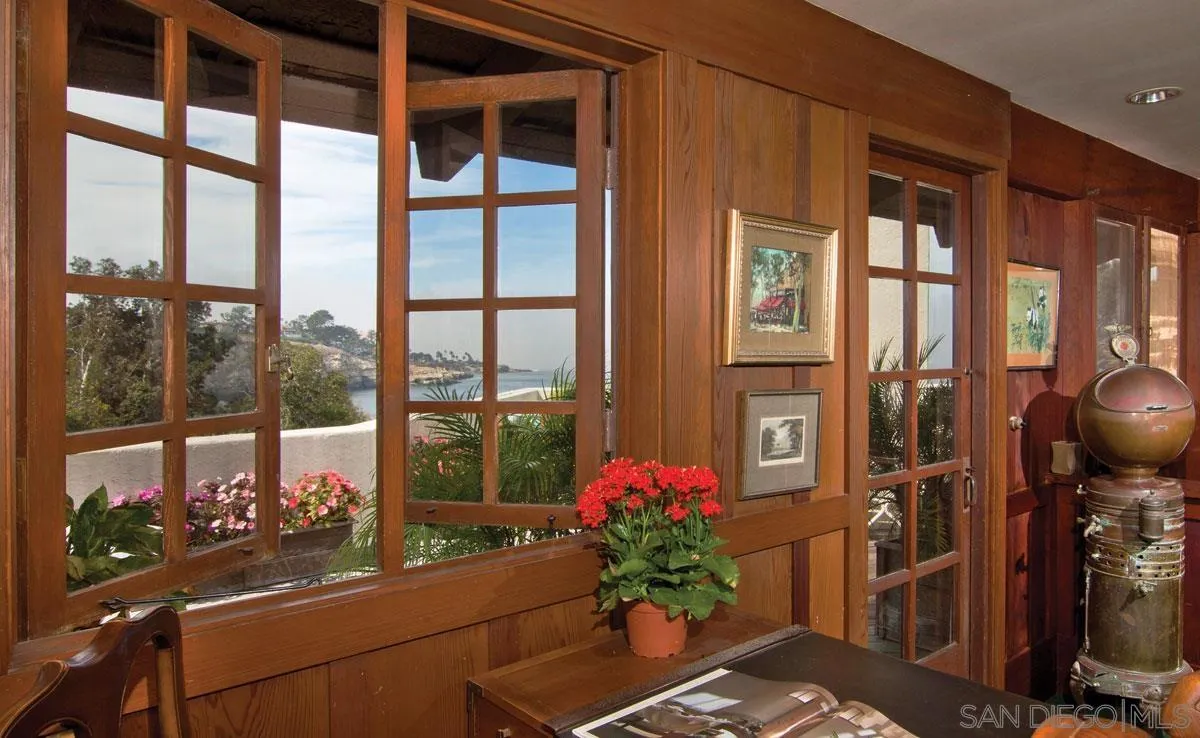 7944 Princess Street La Jolla, CA 92037 - Photo 14 of 39 a living room filled with furniture and a potted plant