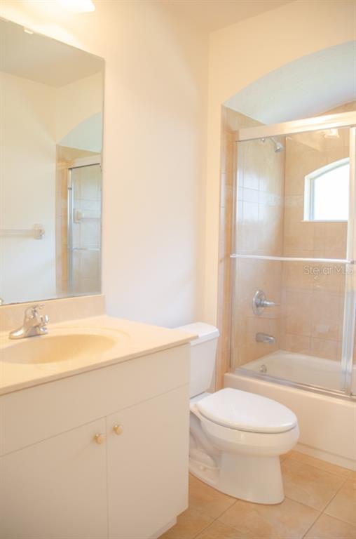 8 Eastland Lane Palm Coast, FL 32164 - Photo 31 of 60 a bathroom with a toilet a sink and bathtub