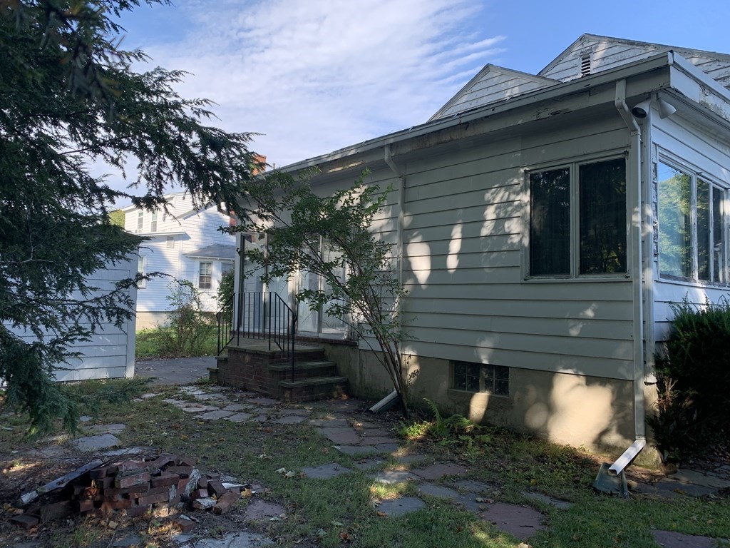 63 Florence Road Lowell, MA 01851 - Photo 5 of 42 Gallery Image 5