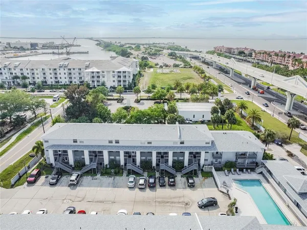 $2,000 | 4907 West McElroy Avenue, Unit H209, Tampa, FL 33611
