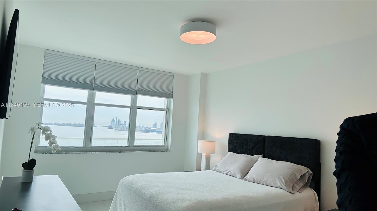 800 Claughton Island Drive, Unit 1903 Miami, FL 33131 - Photo 25 of 34 a bedroom with a bed and a window