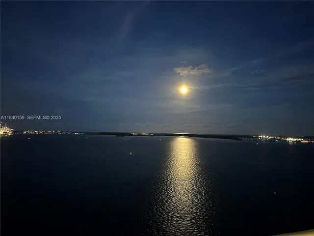 $4,800 | 800 Claughton Island Drive, Unit 1903, Miami, FL 33131