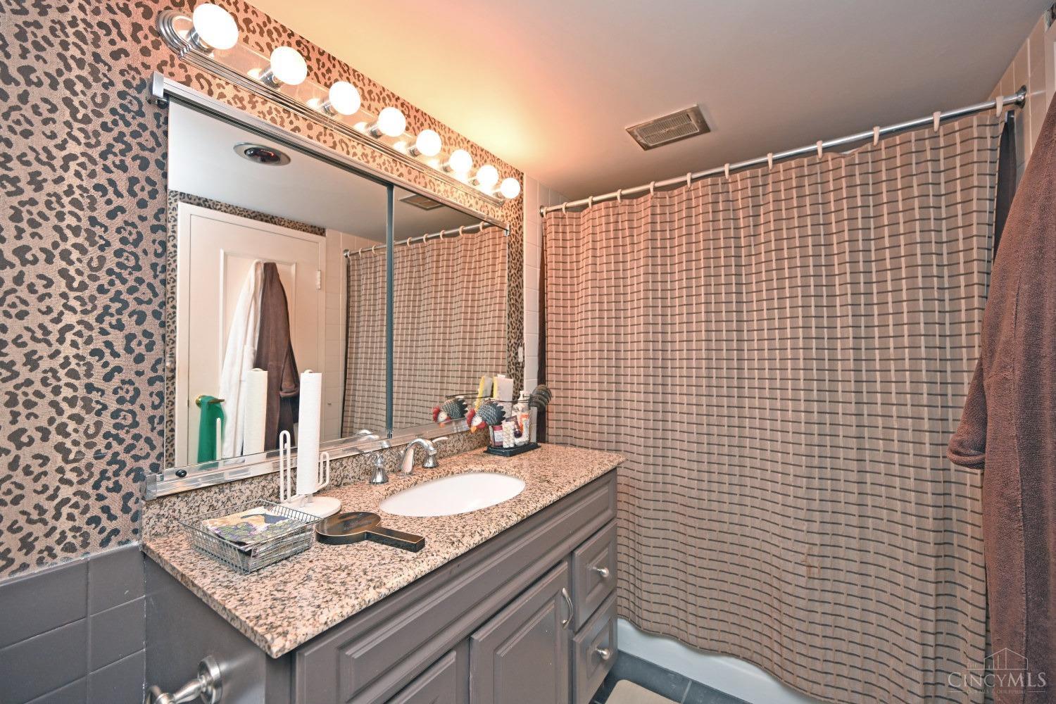 2444 Madison Road, Unit 2005 Cincinnati, OH 45208 - Photo 46 of 52 Gallery Image 46