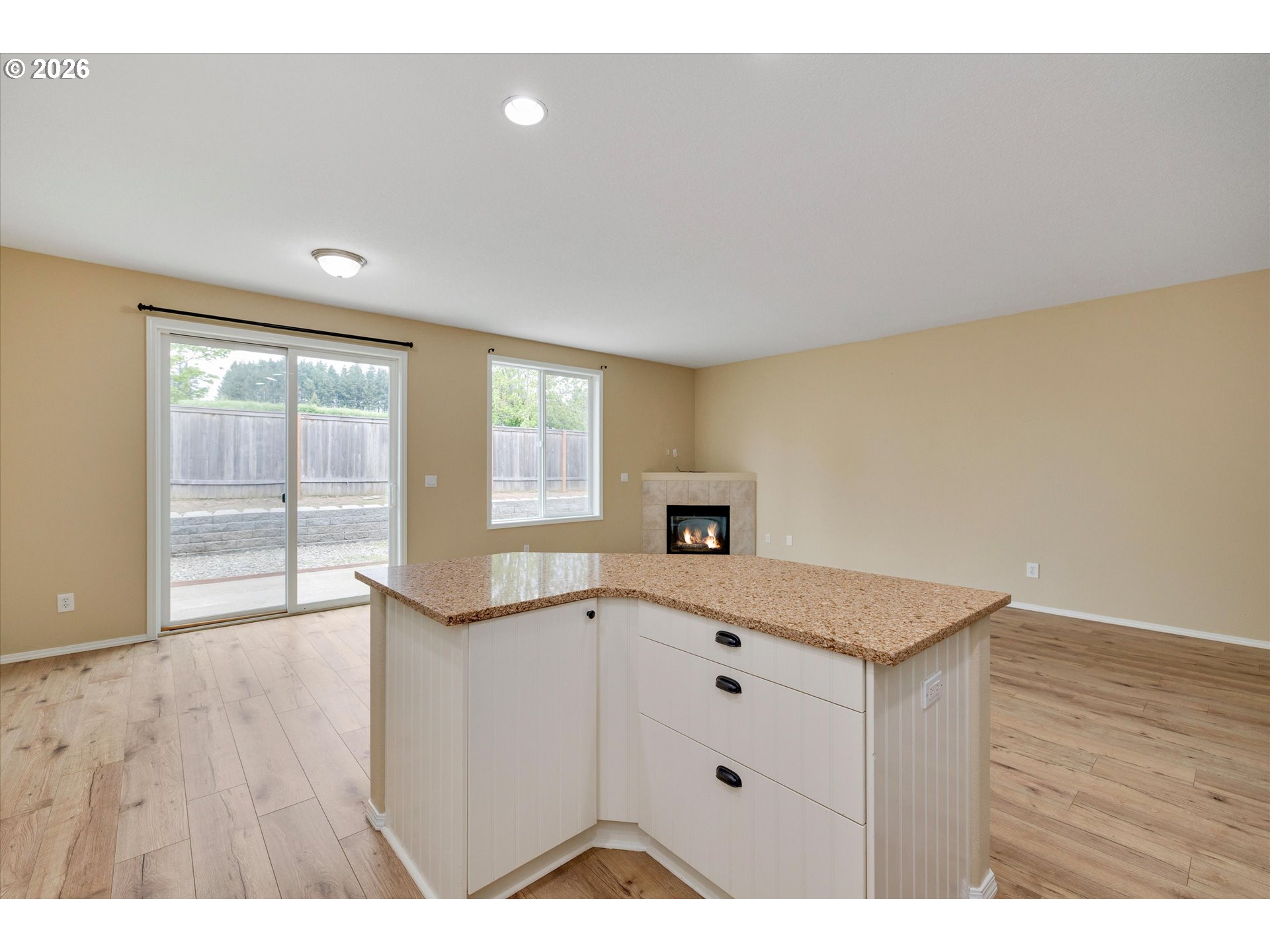 16809 Southeast Davidoff Way Damascus, OR 97089 - Photo 15 of 41 Kitchen/Family Room