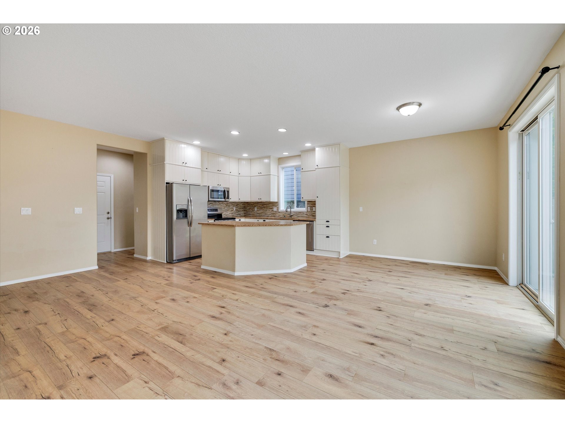 16809 Southeast Davidoff Way Damascus, OR 97089 - Photo 17 of 41 Kitchen/Dining Room