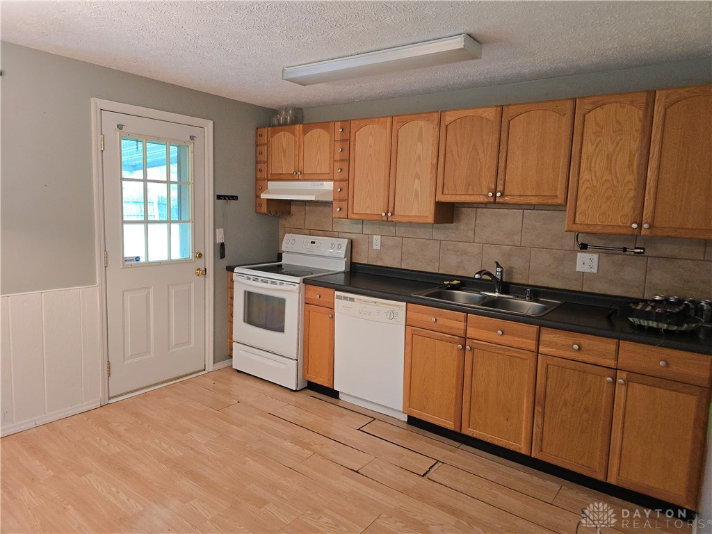 7007 Highbury Road Huber Heights, OH 45424 - Photo 4 of 11