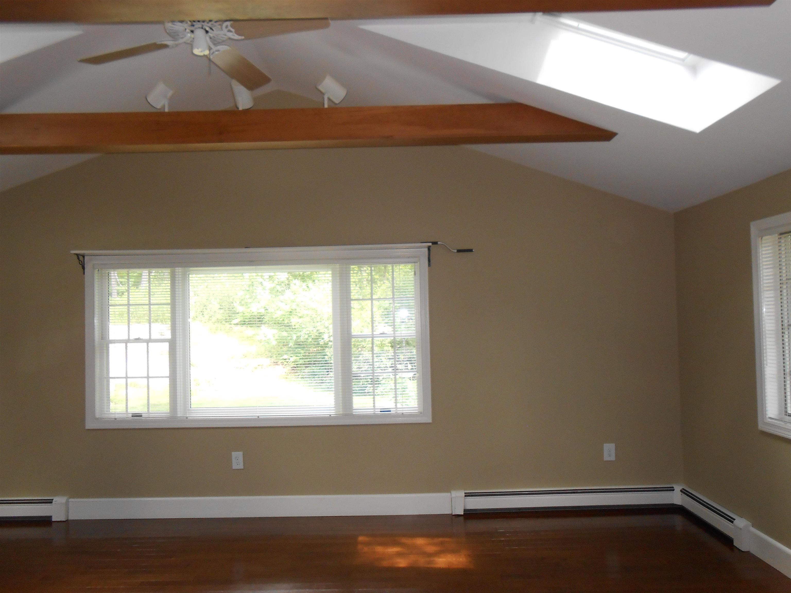 1651 River Road Manchester, NH 03104 - Photo 8 of 12