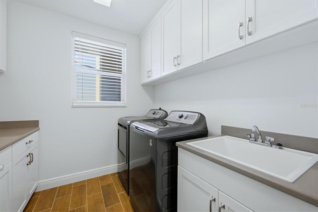 10510 Boardwalk Loop, Unit 602 Lakewood Ranch, FL 34202 - Photo 37 of 77 a utility room with dryer and washer